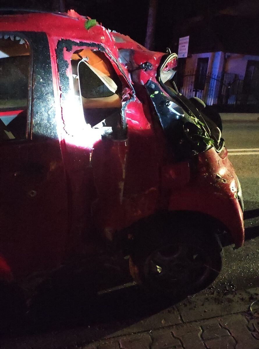Citroen wpadł do rowu. Za kierownicą 16-latek