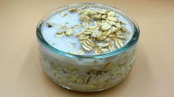 Twarzy nie trzeba smarować chemią - te produkty z lodówki też świetnie działają 