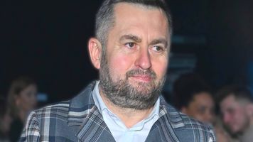 Norbi dalej trzepie kokosy na jednej piosence. Tyle trafia do jego kieszeni co roku