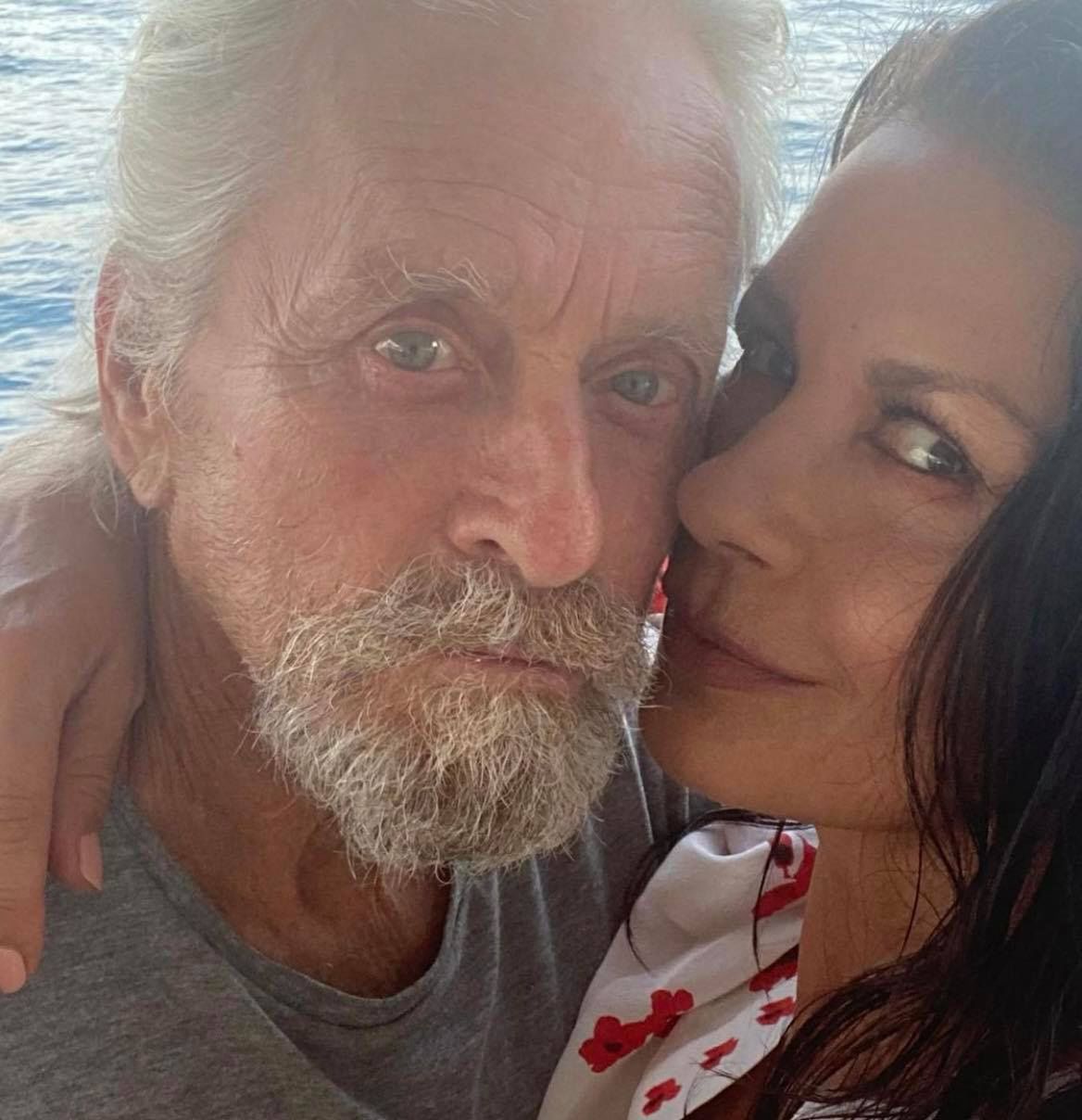 Catherine Zeta Jones chwali się wyćwiczonym ciałem