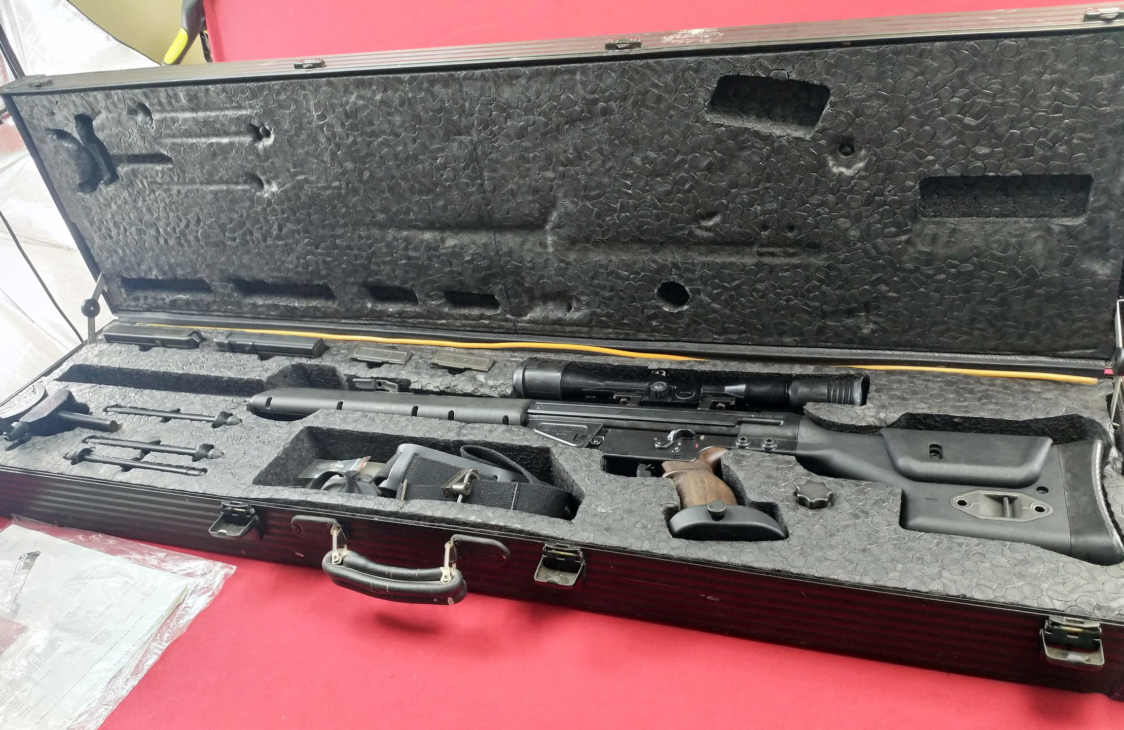 HK PSG1 przychodził w masywnej walizce transportowej.