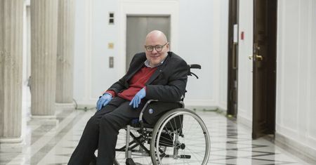 Szokujący wpis. Senator tłumaczy się ze swoich słów