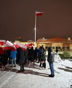 Pikiety PiS przed więzieniami Kamińskiego i Wąsika. "Przyjdzie kara dla Bodnara"