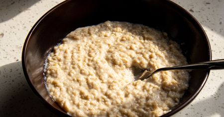 Najlepiej jeść z rana. Cholesterol sam zacznie spadać