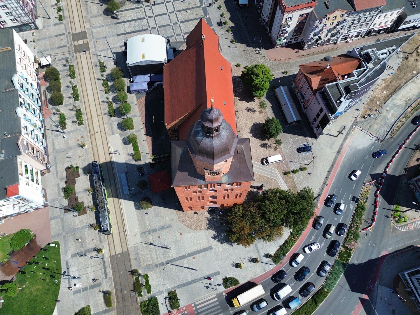 Zakres współpracy obejmuje m.in. organizację konkursów dyplomowych dla studentów architektury, promowanie wiedzy o architekturze i historii miasta, w tym wydanie książki „Mia100”, poświęconej stu najważniejszym budynkom Gorzowa.