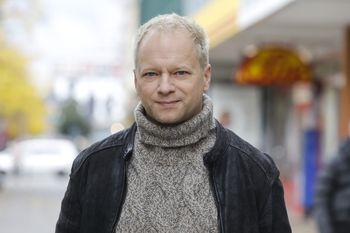 "Wodzirej w nim się obudził". Maciej Stuhr o ostatnich dniach ojca
