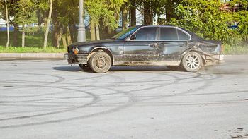 „Palenie gumy” nie popłaca. Kierowcy BMW ukarani wysokimi mandatami