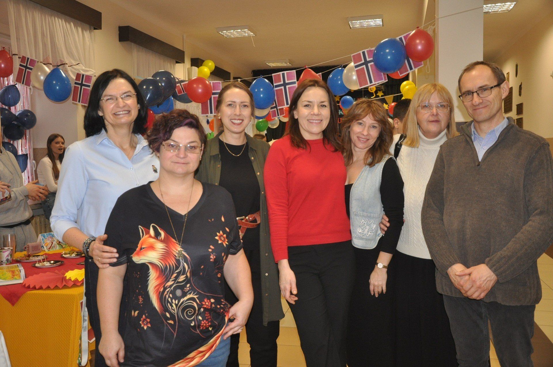 Dzień Kultury Europejskich w I Liceum Ogólnokształcącym im. Komisji Edukacji Narodowej w Końskich. Nauczyciele języków obcych przygotowujący czwartkowe spotkanie