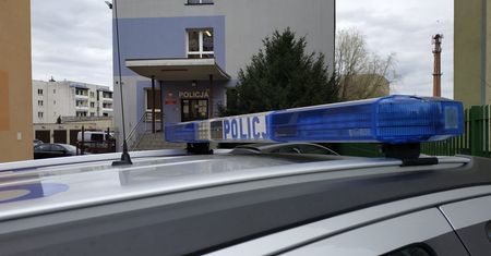 Rutynowa kontrola zakończona aresztem. 22-latek z Budzynia wpadł z narkotykami i złamał zakaz prowadzenia