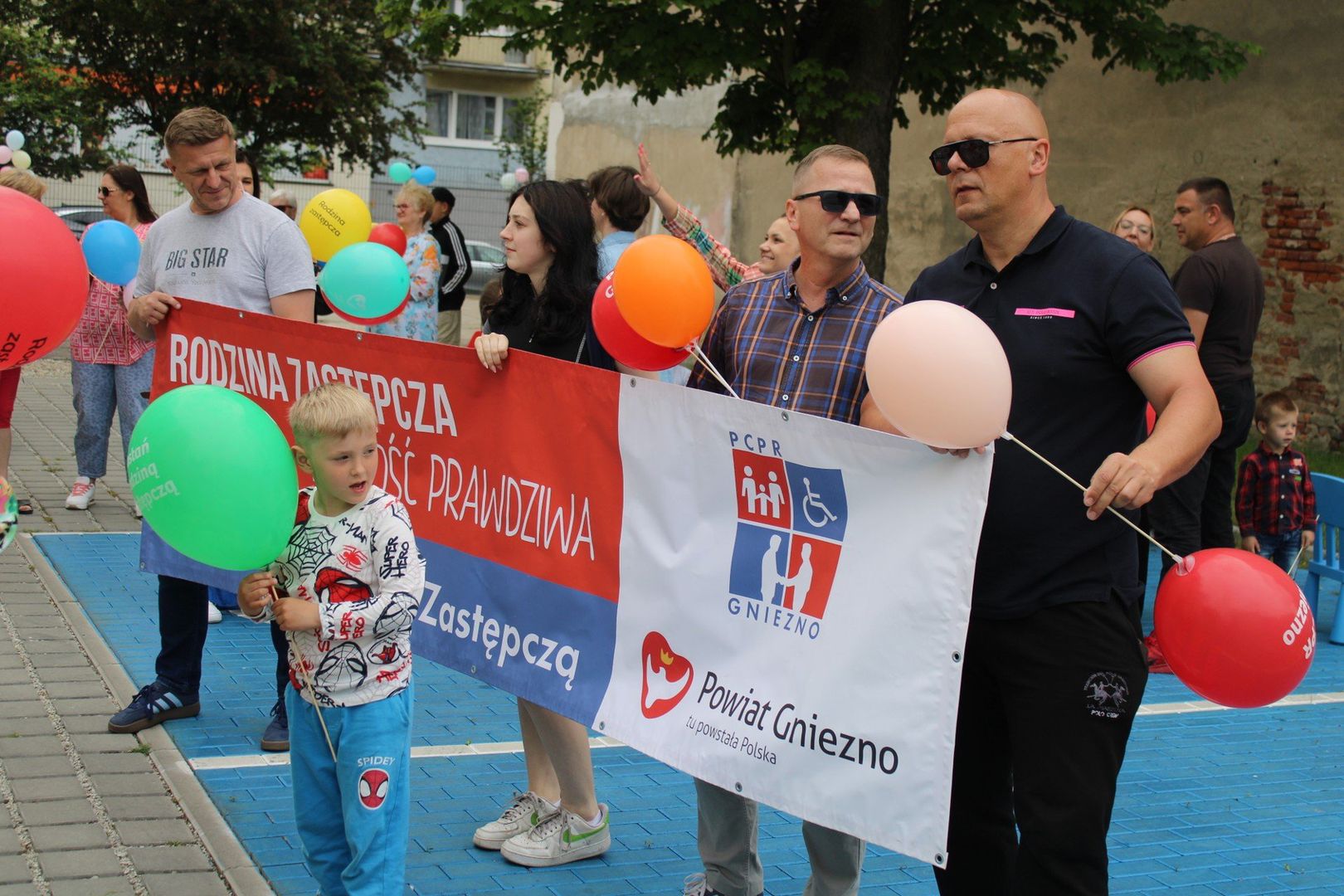 Kolorowy Marsz Rodzin Zastępczych przeszedł ulicami Gniezna