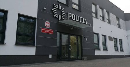 Przyjechał na komisariat stawić się na dozór. Zapomniał, że ma zabrane prawo jazdy