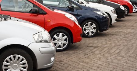 Polacy sprowadzają mniej używanych aut. Import z Chin wzrósł o niemal 900 proc.