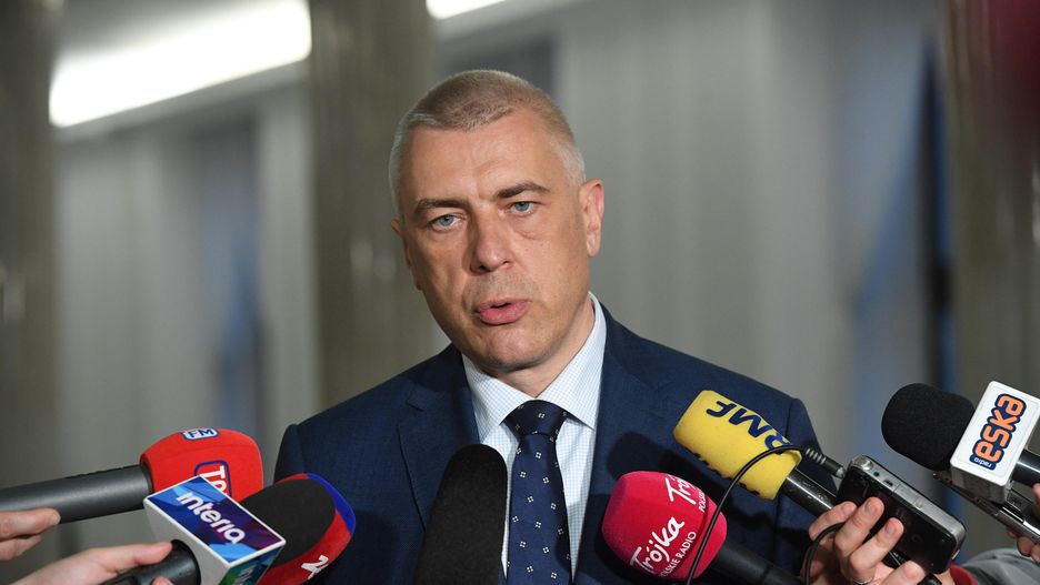 Roman Giertych w swoim programie odpowiada na pytanie: "Czy PiS to złodzieje?"