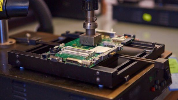 Podmienią matrycę i zepsują obudowę. Prawda? Sprawdziliśmy jak działa serwis Asusa 1