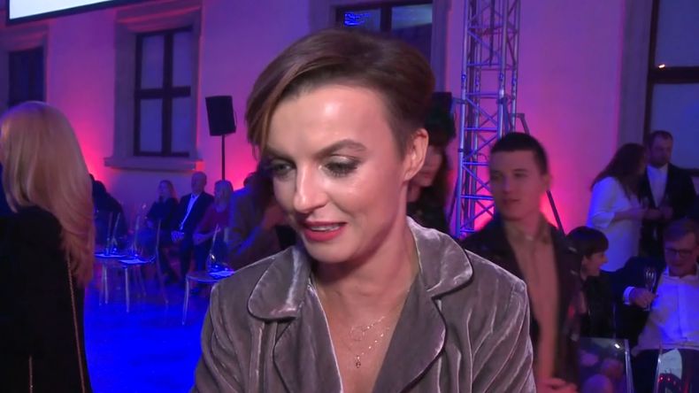 Styl kobiety to również charyzma i inteligencja 