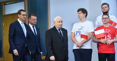"Czternastka" wyższa od zapowiedzi. "Każdy pracujący zapłaci za polityczne transfery"