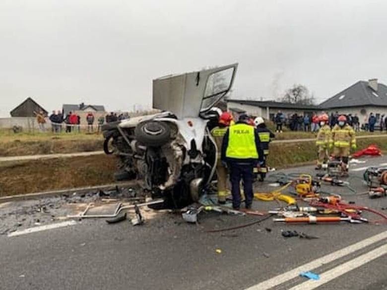 Mazowieckie. Wypadek busa pasażerskiego i busa Poczty Polskiej. Zginęły dwie osoby