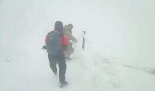 Turyści ewakuowani ze Śnieżki. "Co ci ludzie mają we łbach?"