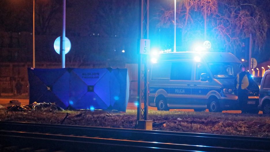 Warszawa, 14.12.2020. Miejsce śmiertelnego potrącenia przez pociąg na torach przy ul. Radzymińskiej w Warszawie.
