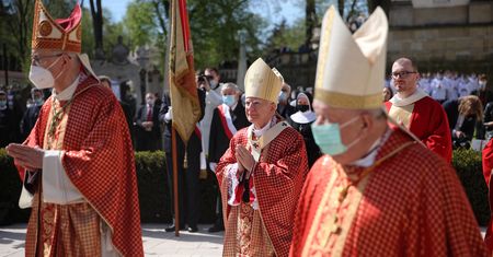 Kraków. Tłumy wiernych na mszy na Skałce (ZDJĘCIA)