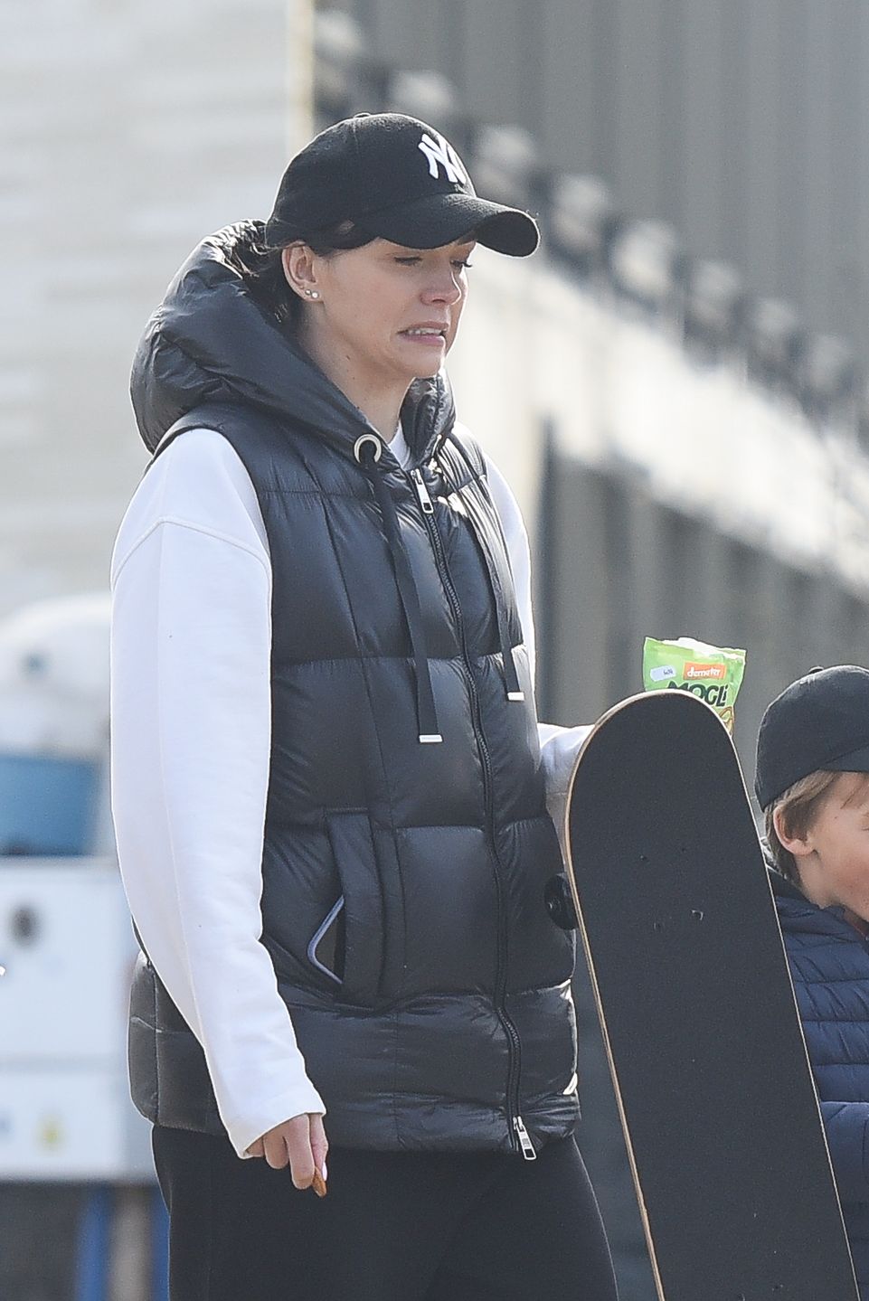 Paulina Krupińska spaceruje z dziećmi