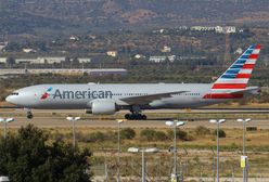 Wdarł się do samolotu American Airlines. Zdemolował kokpit