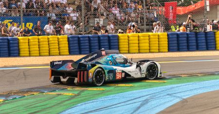 Chaos w deszczu, ogrom wypadków i sensacyjny lider 24h Le Mans!
