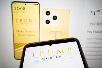 Trump obiecał "złoty" smartfon. Klienci wpłacili miliony