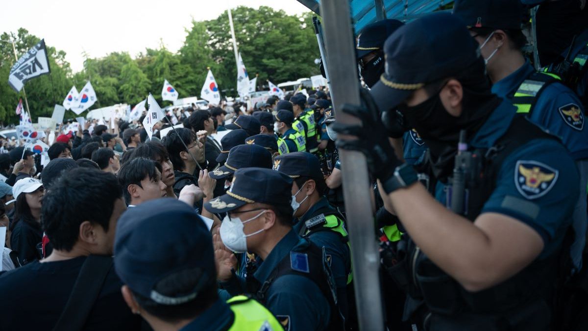 Tysiące protestujących domaga się nowych wyborów w Korei Płd.