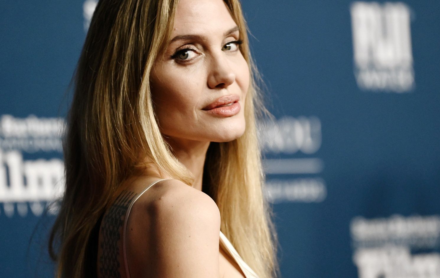 Angelina Jolie złożyła hołd swojej mamie
