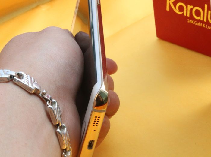Możesz już kupić Galaxy S6 i S6 edge w obudowach z 24-karatowego złota 16