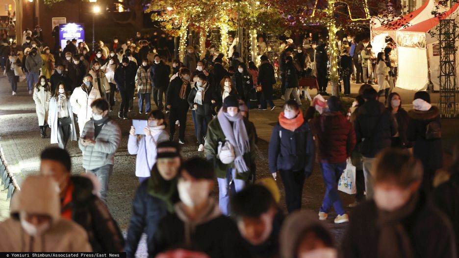 Sylwester 2021/22 na ?wiecieVisitors enjoy the countdown event at a theme park, Huis Ten Bosch, in Sasebo City, Nagasaki Prefecture on Dec. 31, 2021, New Year's Eve. ( The Yomiuri Shimbun via AP Images )Yomiuri Shimbun