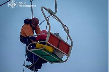 Awaria wyciągu krzesełkowego. Utknęło blisko 80 narciarzy, w tym dzieci