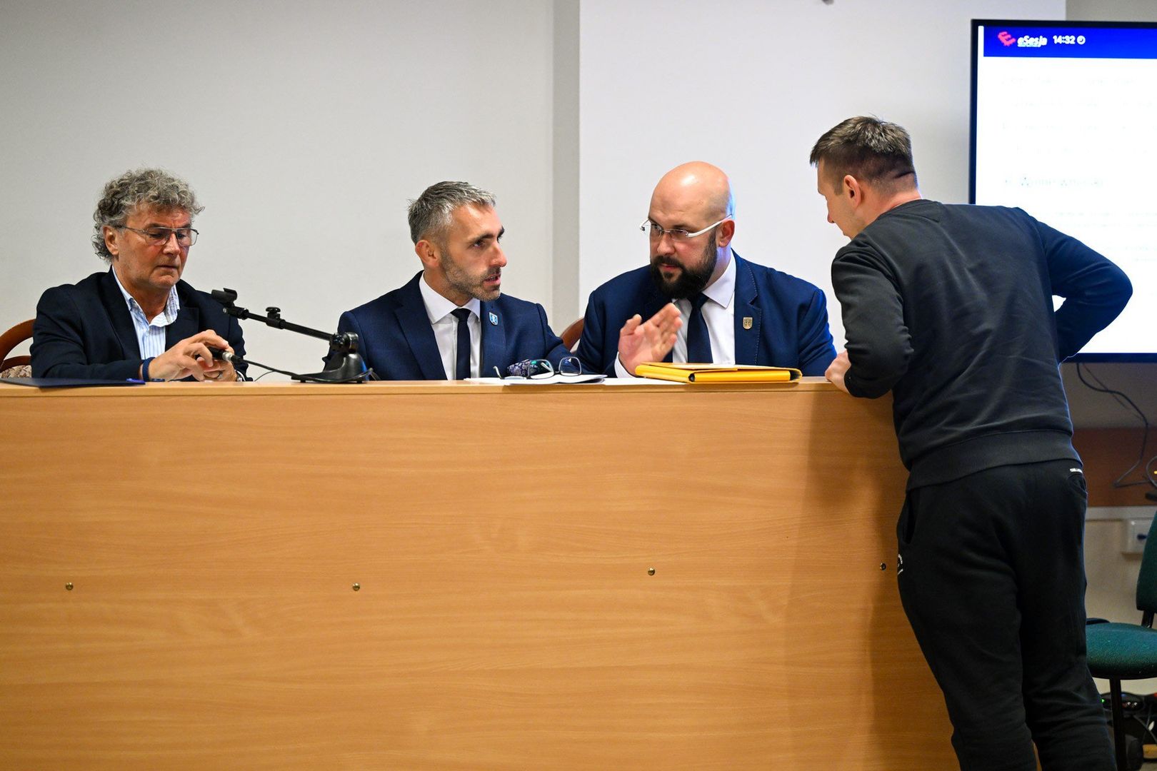 Burmistrz porozumiał się z kupcami. Rozmowy ruszą dopiero w październiku.