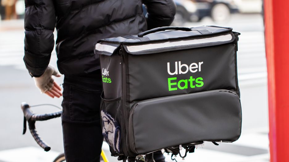 Uber Eats chce zamienić dostawców w "osobistych asystentów"
