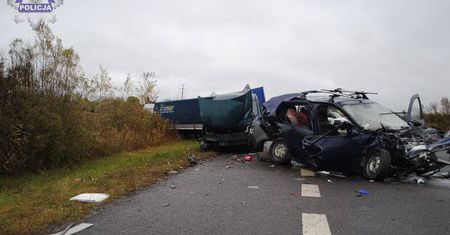 Brzeźno: Śmiertelny wypadek na DK12. Jedna osoba nie żyje, trzy w szpitalu