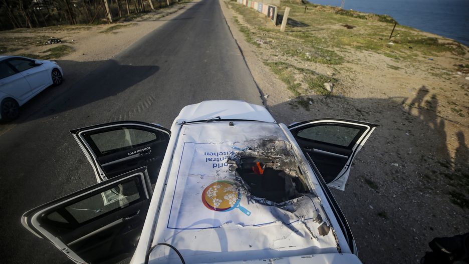 A destroyed car of the NGO World Central Kitchen (WCK) sits along Al Rashid road, between Deir Al Balah and Khan Younis in the southern Gaza Strip, 02 April 2024. According to the Palestinian Red Crescent, at least four people from the NGO World Central Kitchen (WCK) were killed when a missile hit their convoy in Deir al Balah while they were on their way from Rafah to Gaza City to receive fresh aid delivered by the Open Arms vessel. The victims were confirmed to be a British, a Polish and an Australian citizen, while the nationality of the fourth victim was still unknown. EPA/MOHAMMED SABER Dostawca: PAP/EPA.