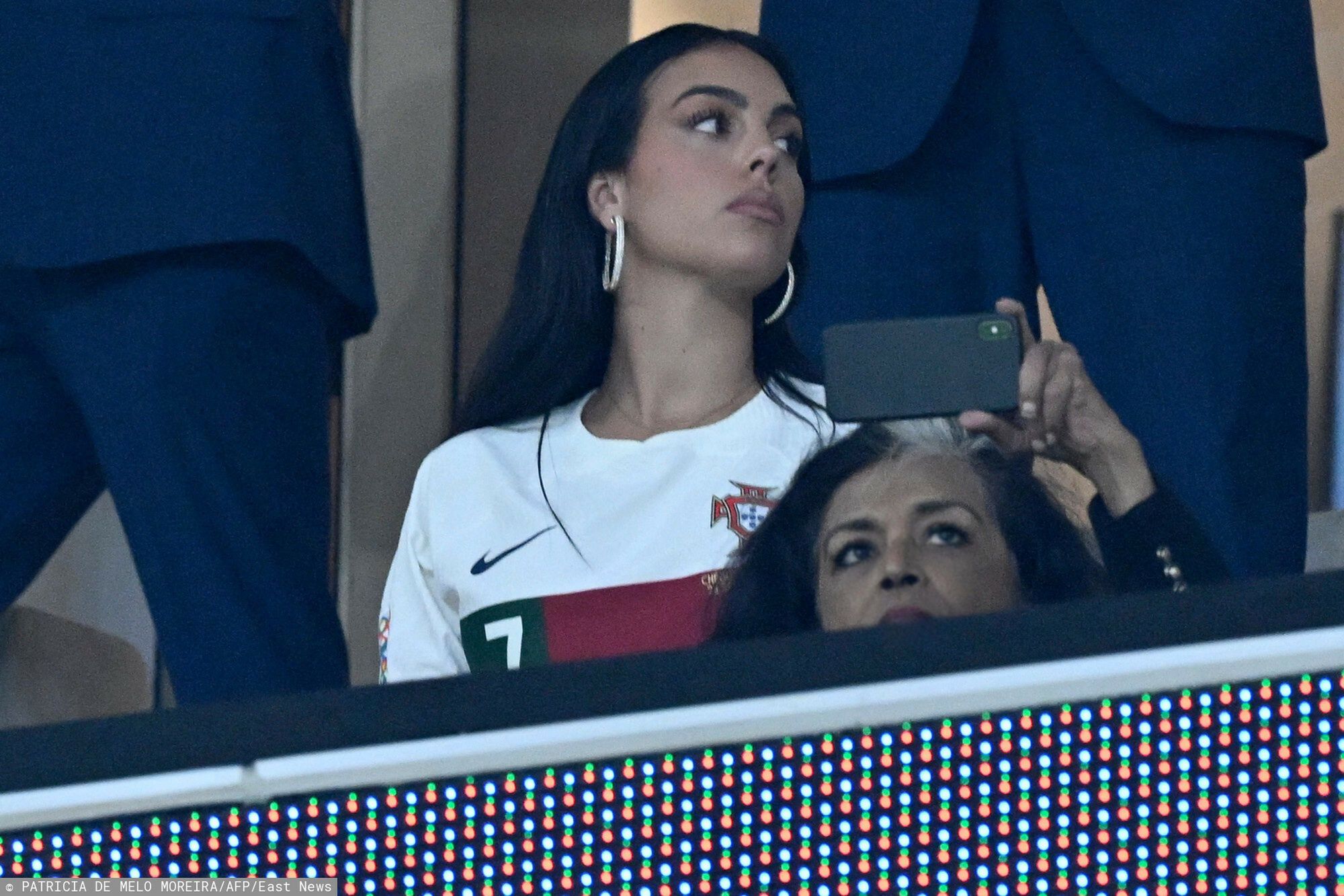 Georgina Rodriguez dopinguje Cristiano Ronaldo podczas meczu Portugalia - Maroko