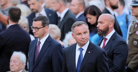 Podwyżki dla polityków. "Lawirowanie od ściany do ściany"