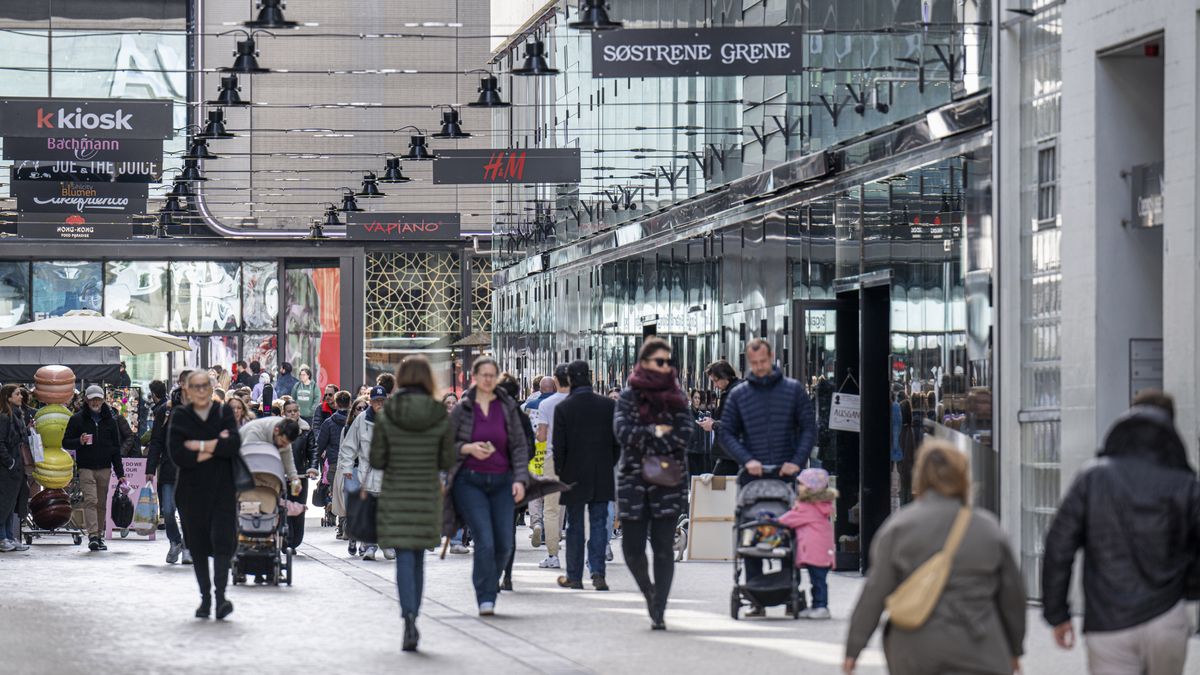 Shoppers walk along an outdoor plaza at the Sihlcity shopping center in Zurich, Switzerland, on Saturday, March 16, 2024. The Swiss National Bank will announce interest rates on March 21. Photographer: Pascal Mora/Bloomberg via Getty Images