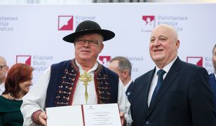 Już pierwszego dnia się wyróżnił. Wszyscy patrzyli na senatora z PiS