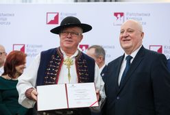 Już pierwszego dnia się wyróżnił. Wszyscy patrzyli na senatora z PiS