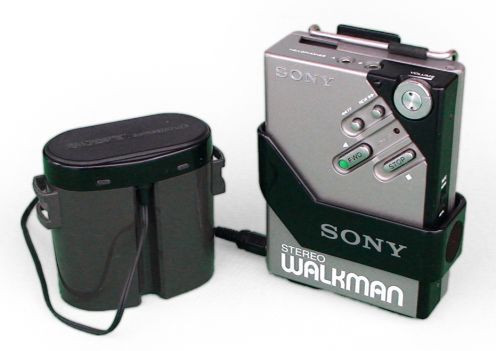 Walkman WM-2. Absolutnie kultowy model z dodatkowym zasobnikiem na baterie