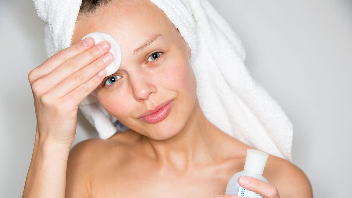 Prawidłowo wykonany demakijaż pozwoli uniknąć wyprysków