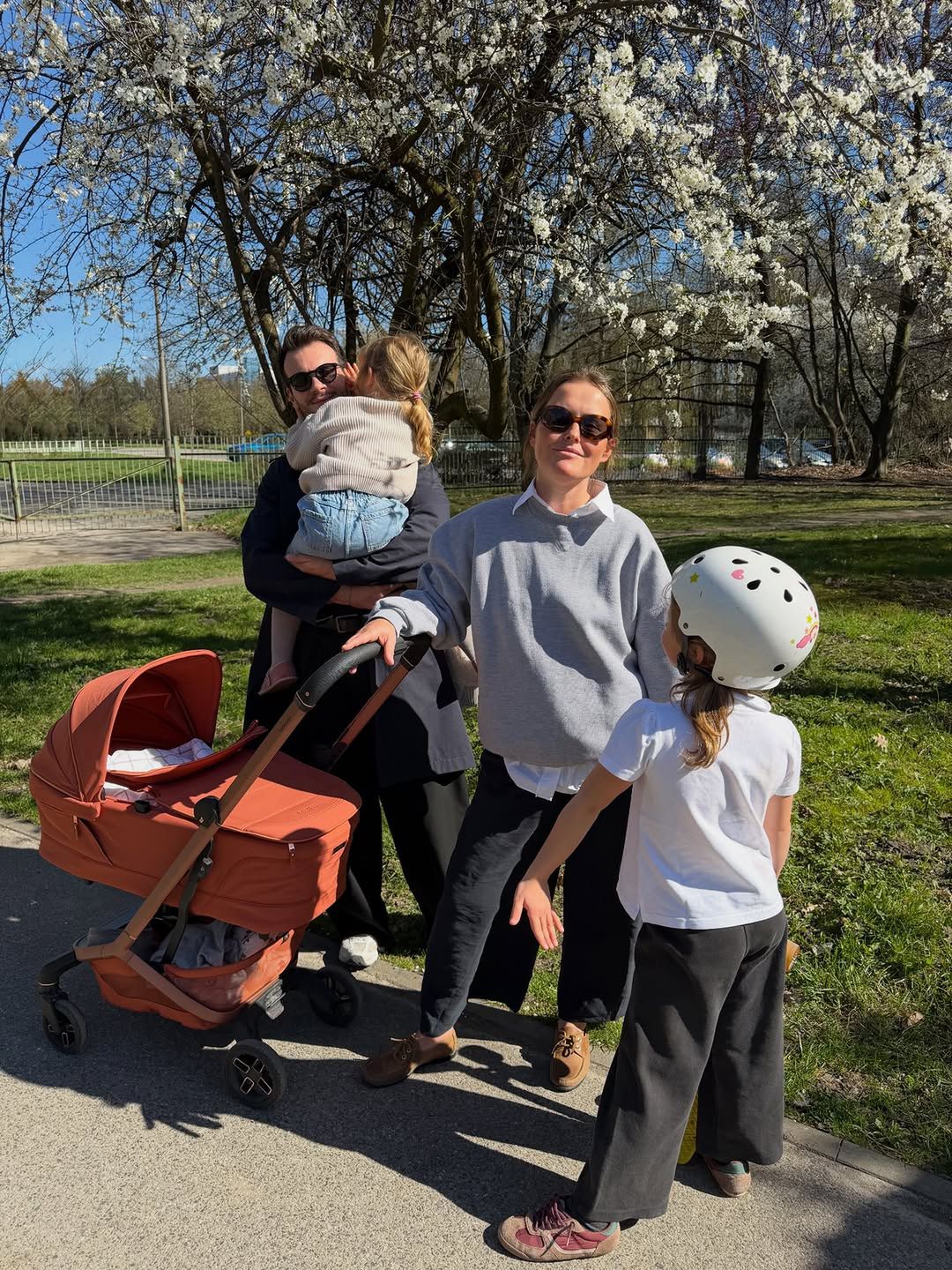 Olga Frycz i Albert Kosiński z dziećmi
