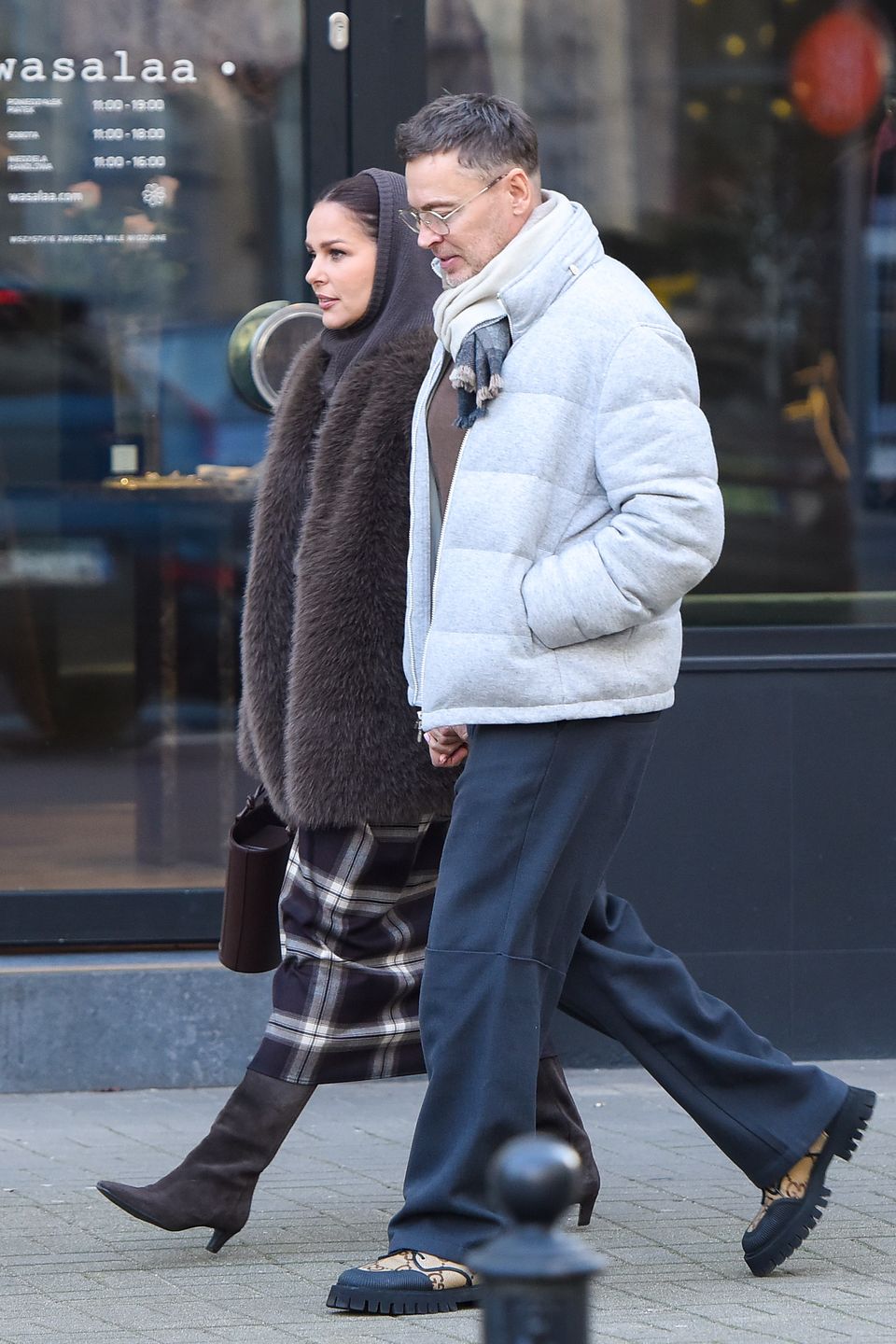 Paulina Sykut-Jeżyna na przymiarkach mężem