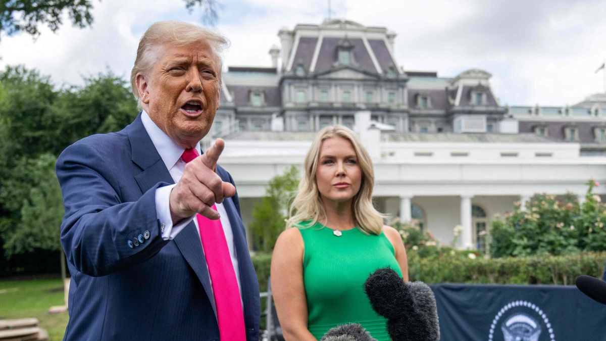 Trump i rzeczniczka Białego Domu Karoline Leavitt