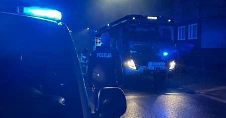Policjanci uratowali domowników przed pożarem. Zapaliła się sadza w przewodzie kominowym