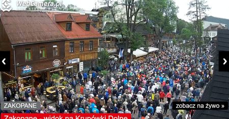 Tłumy ludzi na Krupówkach. Boże Ciało w Zakopanem