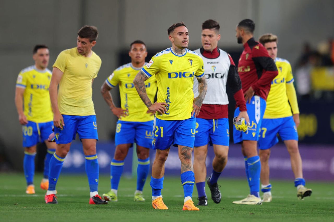 Cadiz FC plane scare: Emergency landing en route to El Salvador